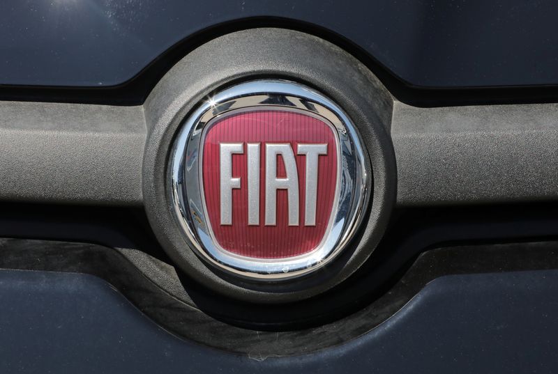 © Reuters. The logo of Fiat carmaker is seen in Nice