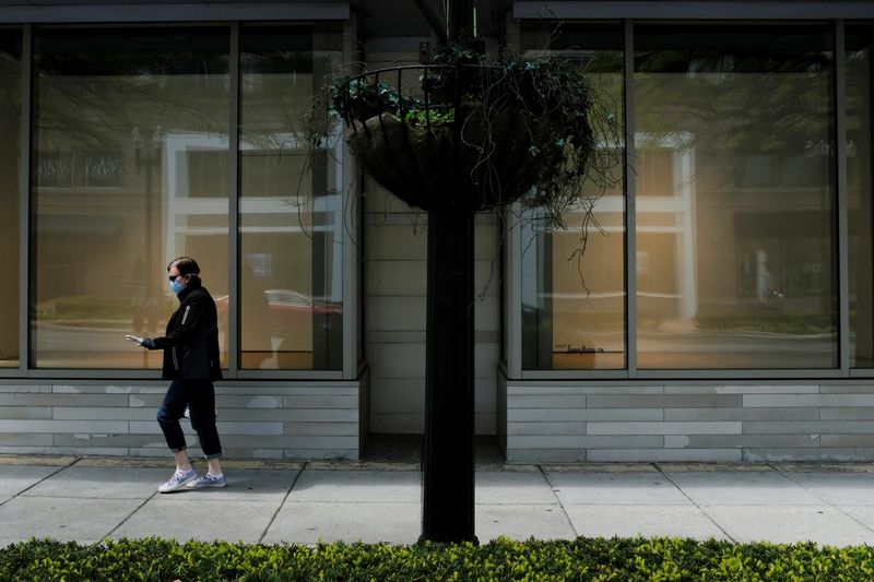 © Reuters. The Wisconsin Place shopping center remains closed as the coronavirus disease (COVID-19) outbreak continues in Washington