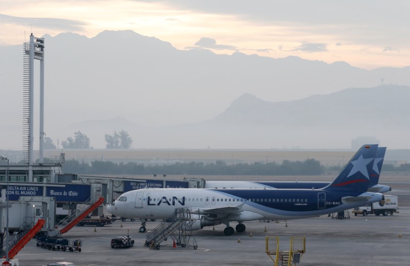 &copy; Reuters. Airplanes belonging to LATAM Airlines are seen at the International Airport in Santiago