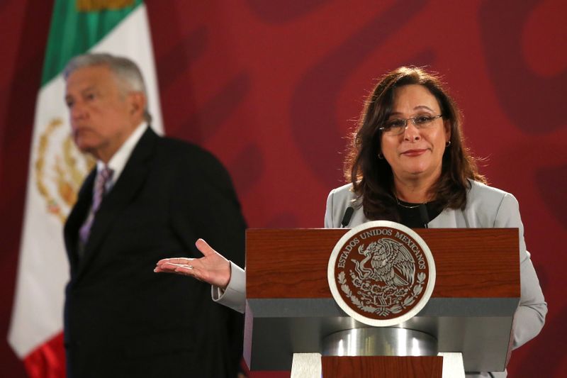&copy; Reuters. FILE PHOTO: Mexico&apos;s Energy Minister Rocio Nahle gestures next Mexico&apos;s President Andres Manuel Lopez Obrador during a news conference at the National Palace in Mexico City
