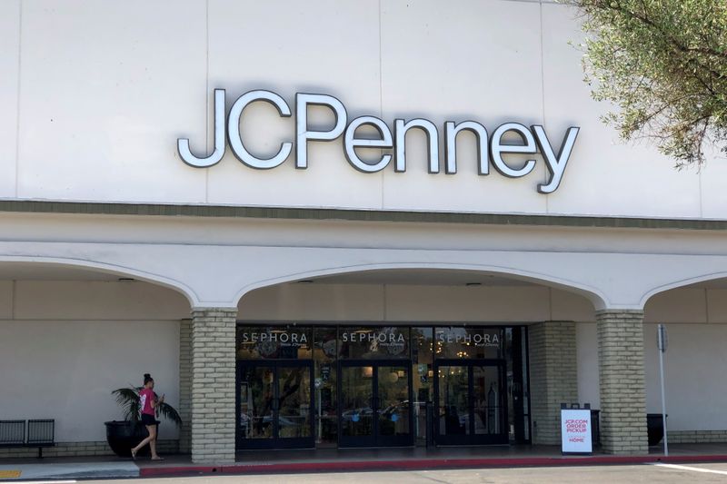 &copy; Reuters. FILE PHOTO: FILE PHOTO: A JC Penney store is shown in Oceanside