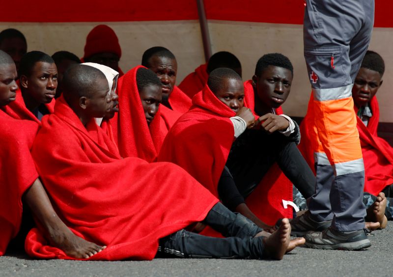 &copy; Reuters. Migrants rescued in the Atlantic Ocean disembark from a Spanish coast guard vessel in the port of Arguineguin on the island of Gran Canaria