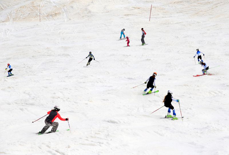 &copy; Reuters. People ski on the slopes of Kanin after the Slovenian government called an official end to the country&apos;s coronavirus disease (COVID-19) outbreak, in Kanin