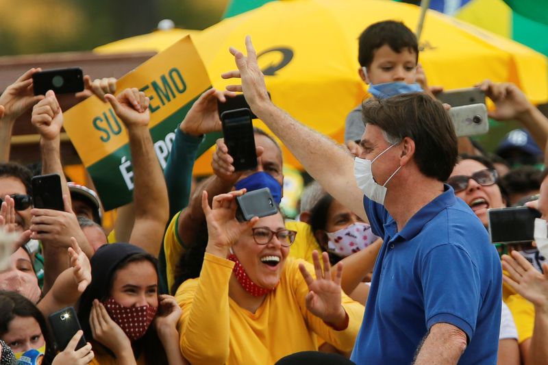 © Reuters. Protest against the President of the Chamber of Deputies Rodrigo Maia,  Brazilian Supreme Court, quarantine and social distancing measures in Brasilia