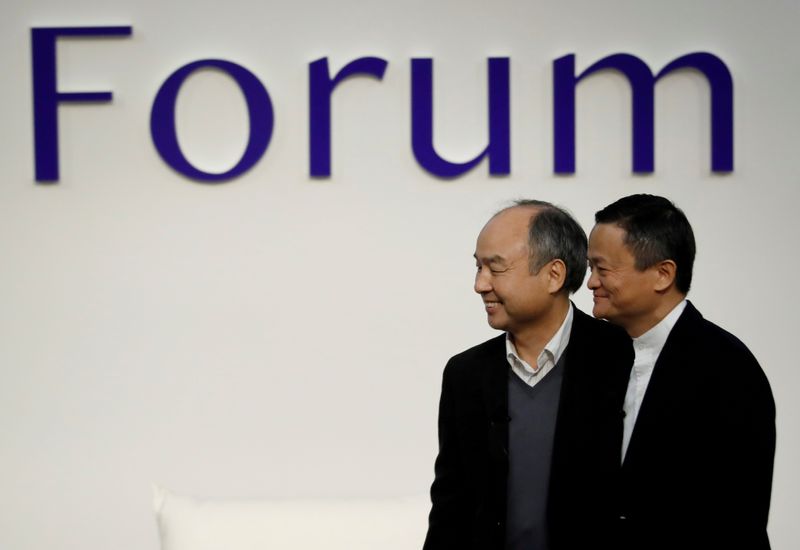 © Reuters. FILE PHOTO: SoftBank Group founder and CEO Masayoshi Son and Alibaba founder and former Chairman Jack Ma attend the Tokyo Forum 2019 in Tokyo