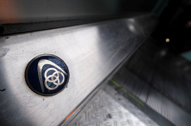 &copy; Reuters. FILE PHOTO: The logo of German steelmaker ThyssenKrupp AG is seen on an escalator at Frankfurt&apos;s main railways station in Frankfurt