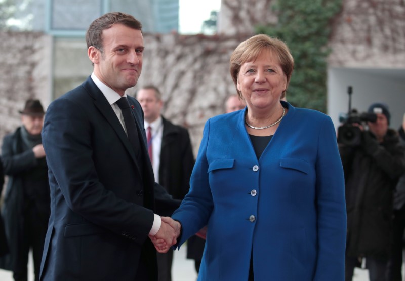 &copy; Reuters. CORONAVIRUS: MACRON ET MERKEL VONT PRÉSENTER UNE &quot;INITIATIVE COMMUNE&quot;, DIT L&apos;ELYSEE