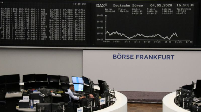 © Reuters. FILE PHOTO: The German share price index DAX graph is pictured at the stock exchange in Frankfurt