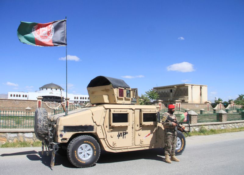 &copy; Reuters. طالبان تفجر سيارة ملغومة قرب قاعدة للمخابرات الأفغانية ومقتل 7