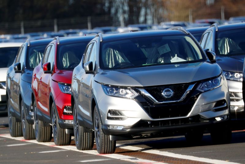 © Reuters. FILE PHOTO: Qashqai cars by Nissan are seen parked at the Nissan car plant in Sunderland