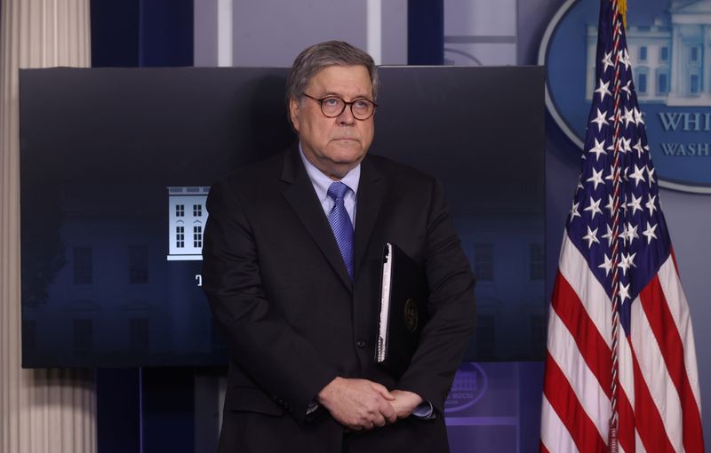 &copy; Reuters. FILE PHOTO: US Attorney General William Barr at the White House on March 23, 2020.