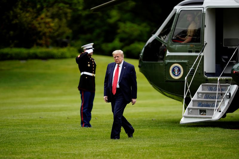 &copy; Reuters. U.S. President Donald Trump arrives from Camp David to the White House in Washington