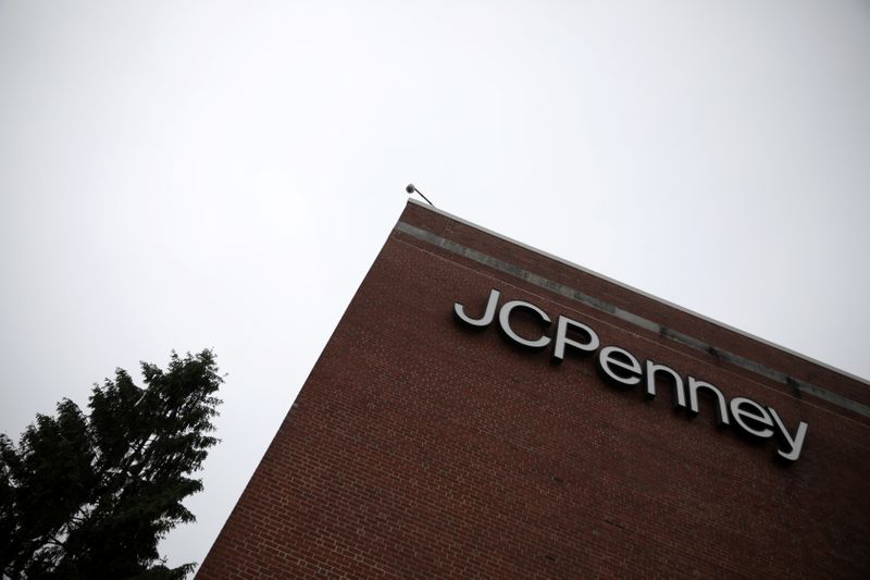 © Reuters. The exterior wall of a JCPenny store is seen following the announcement of the company's bankruptcy claim, amid the coronavirus disease (COVID-19) outbreak in Wheaton, Maryland