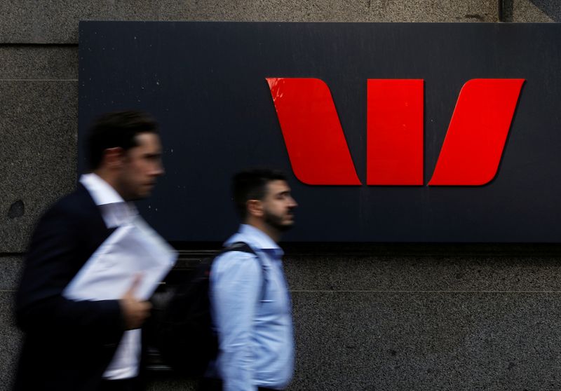 &copy; Reuters. Commuters walk past a Westpac bank branch in Sydney