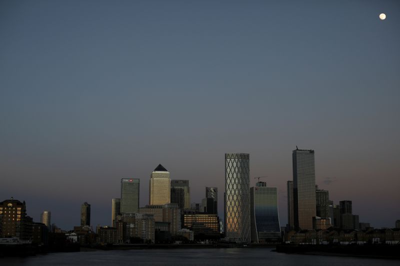 © Reuters. FILE PHOTO: General view of the Canary Wharf financial district in London