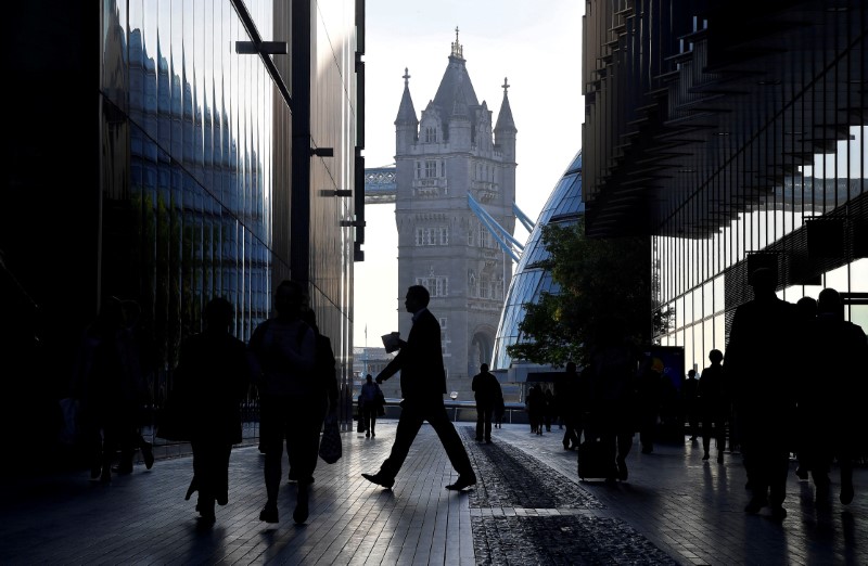 &copy; Reuters. FILE PHOTO: Workers are seen in the More London district, with Tower Bridge behind during the morning rush hour in London