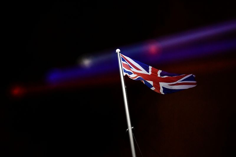 © Reuters. Британский флаг на Даунинг-стрит, 10, в день выхода страны из блока, Лондон