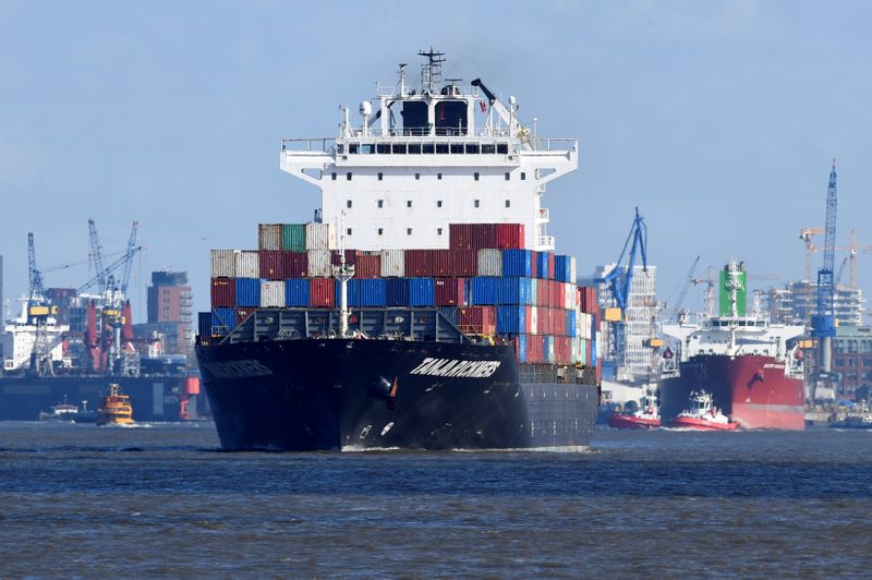 &copy; Reuters. A container ship leaves the port in Hamburg