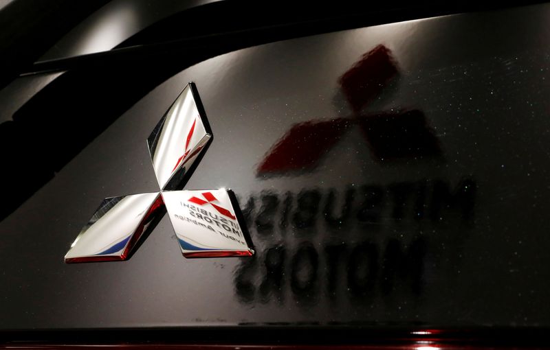 &copy; Reuters. FILE PHOTO: Logos of Mitsubishi Motors Corp are seen at a showroom of the company&apos;s headquarters in Tokyo