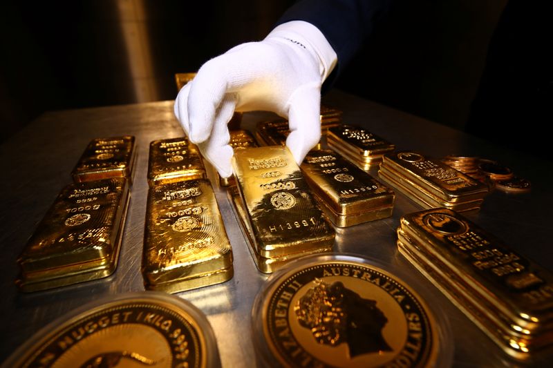 Золото дорожает на фоне опасений о глобальной рецессии