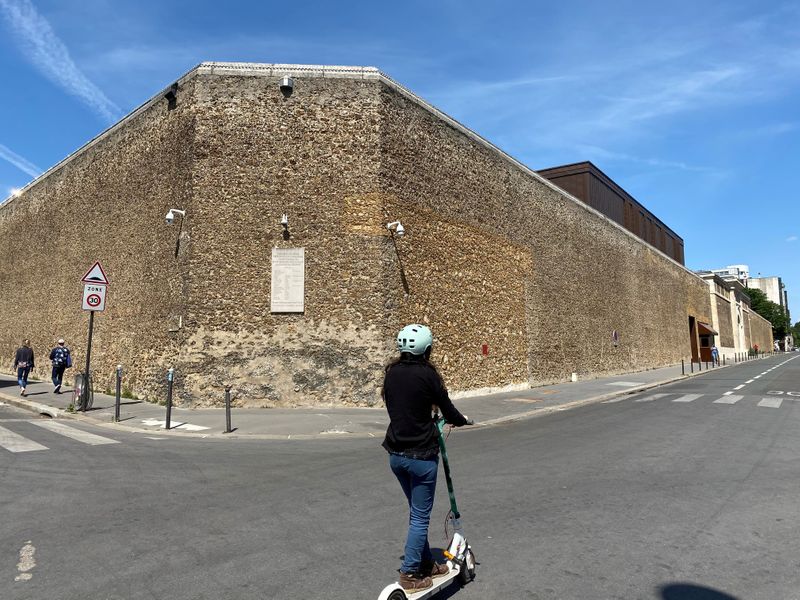 &copy; Reuters. FILE PHOTO: Outside view of La Sante prison, where Rwanda genocide suspect Felicien Kabuga is being held, according to a source close to the investigation, in Paris