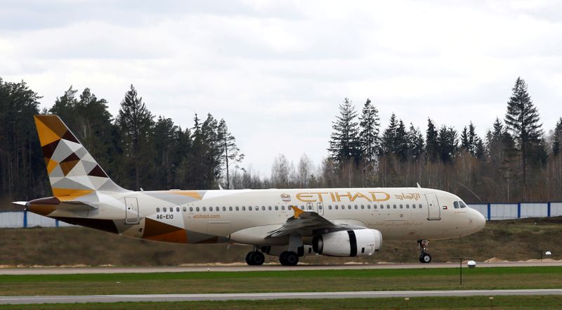 © Reuters. FILE PHOTO: Etihad Airways Airbus A320 plane is seen at the National Airport Minsk