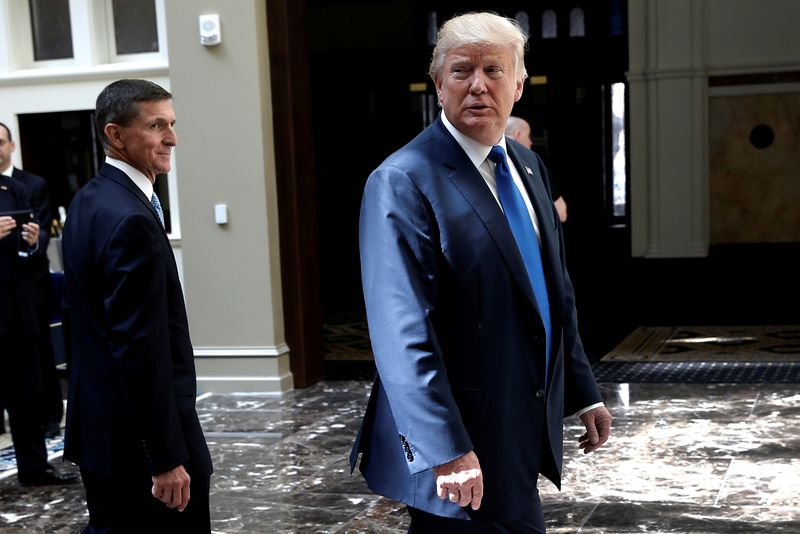 © Reuters. FILE PHOTO: Republican presidential nominee Donald Trump and retired U.S. Army Lieutenant General Michael Flynn  walk through the atrium of his new Trump International Hotel in Washington