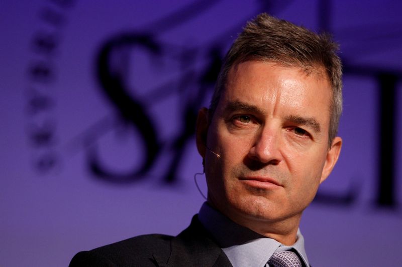 &copy; Reuters. FILE PHOTO: Loeb, founder of Third Point LLC, participates in a panel discussion during the Skybridge Alternatives Conference in Las Vegas