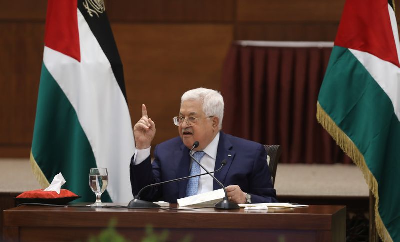 &copy; Reuters. عباس: منظمة التحرير ودولة فلسطين في حل من الاتفاقيات الموقعة مع إسرائيل