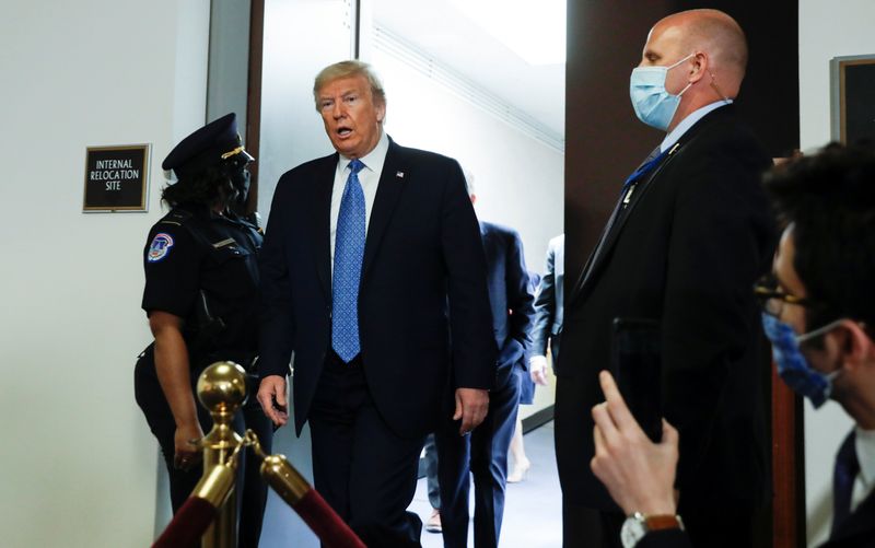 © Reuters. U.S. President Trump leaves meeting with Republican senators to discuss coronavirus response in Washington