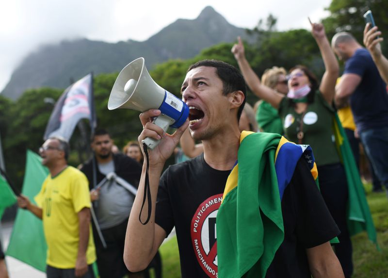 &copy; Reuters. Manifestantes protestam contra o governador do RJ, Wilson Witzel