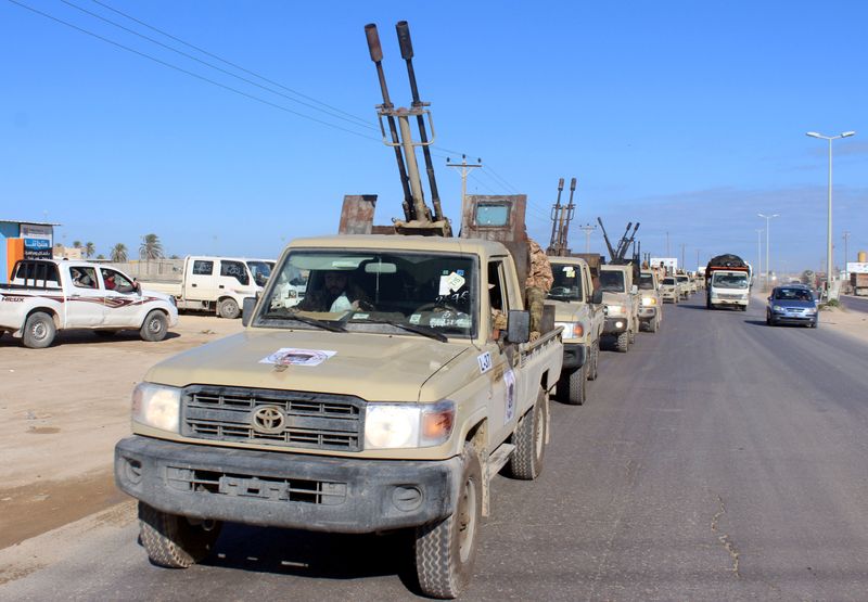 &copy; Reuters. قوات شرق ليبيا تقرر الابتعاد مسافة 2 إلى ثلاثة كيلومترات عن جبهة طرابلس