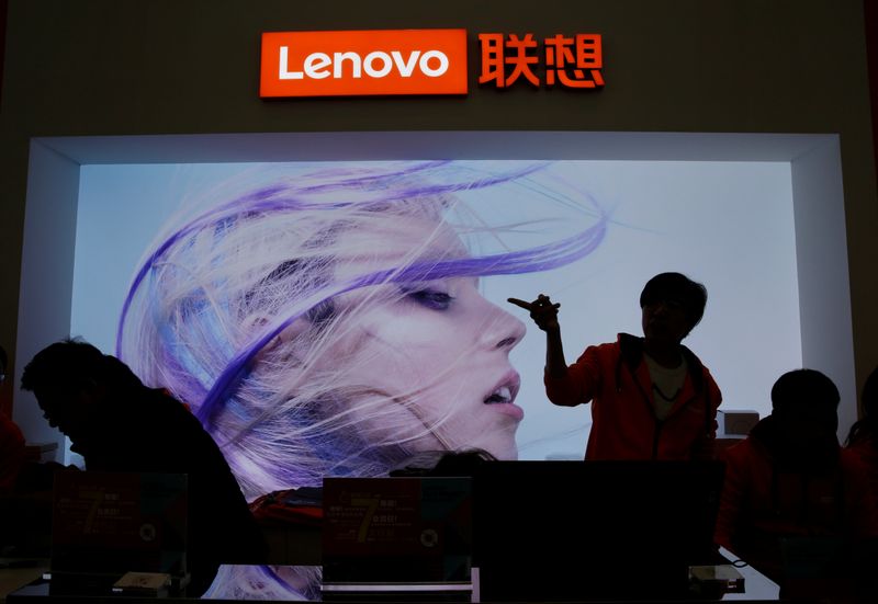 &copy; Reuters. An employee gestures next to a Lenovo logo at Lenovo Tech World in Beijing