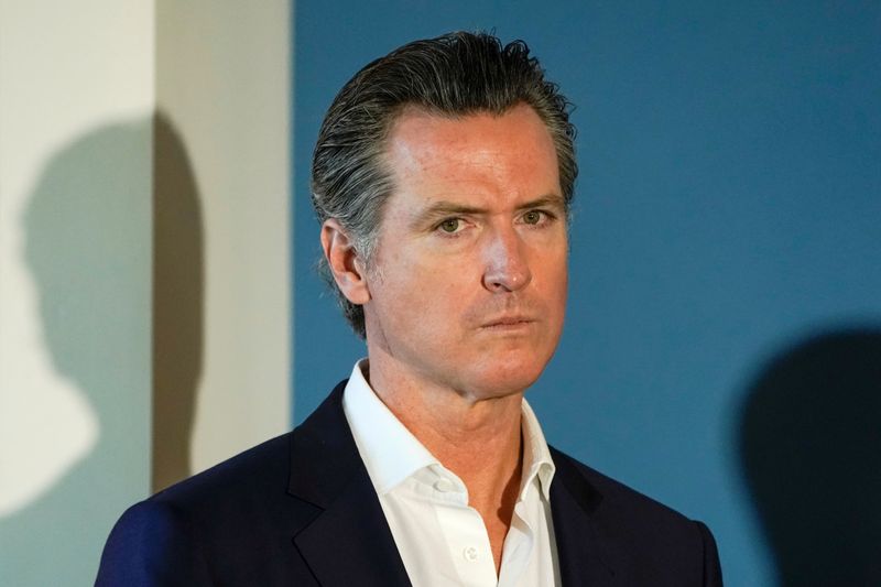 &copy; Reuters. FILE PHOTO: California governor Gavin Newsom waits to speak at a news conference in San Diego