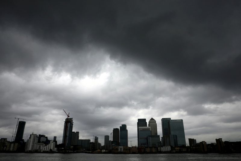 &copy; Reuters. Rain clouds pass over the Canary Wharf financial district in London