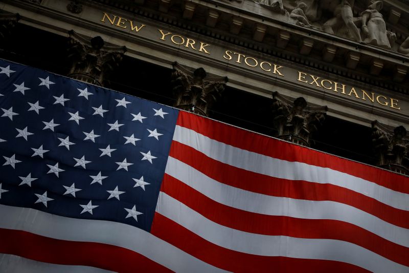 &copy; Reuters. Фасад Нью-Йоркской фондовой биржи на Манхэттене