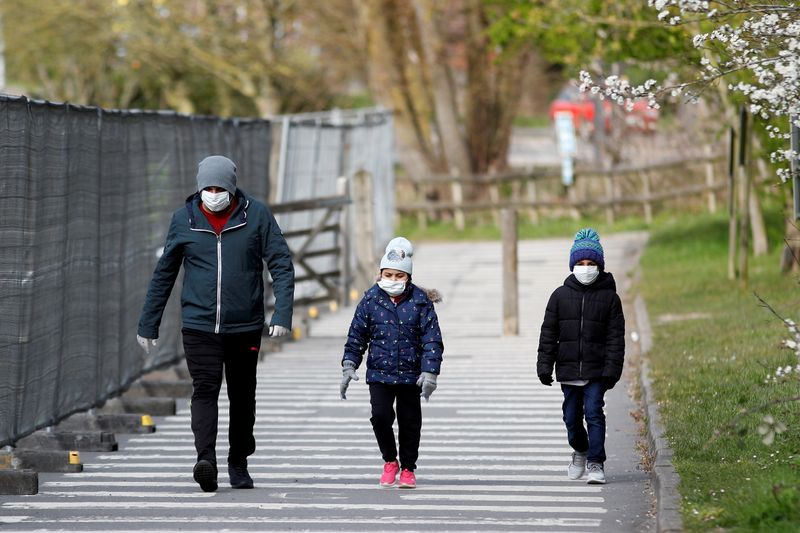 &copy; Reuters. 新型コロナ、子どもの感染力が大人より弱い可能性＝英疫学専門家