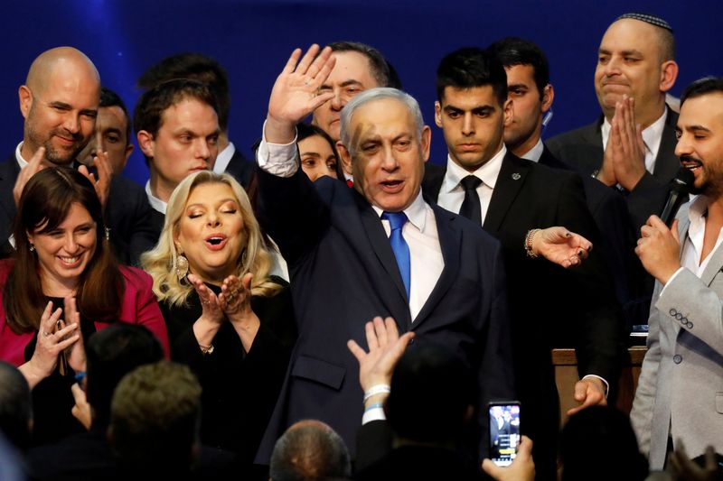 &copy; Reuters. FILE PHOTO: Israeli Prime Minister Benjamin Netanyahu stands next to his wife Sara as he waves to supporters following the announcement of exit polls in Israel&apos;s election at his Likud party headquarters in Tel Aviv