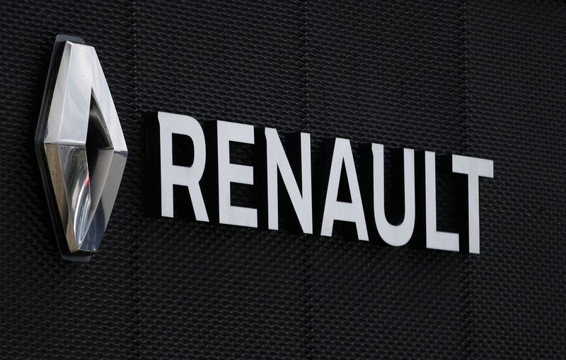 &copy; Reuters. The logo of French car manufacturer Renault is seen at a dealership of the company in Illkirch-Graffenstaden near Strasbourg