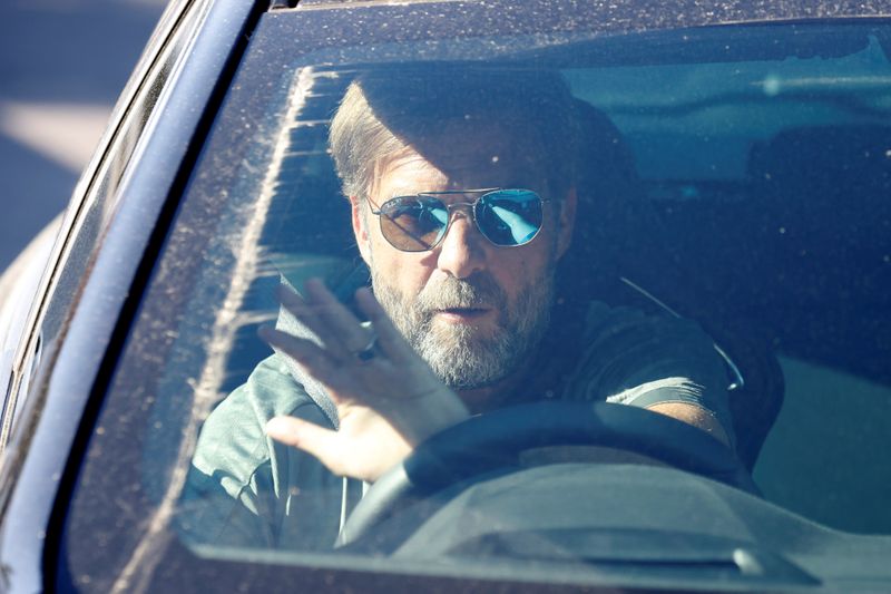 &copy; Reuters. El entrenador del Liverpool, Jürgen Kloop, a su llegada al centro de entrenamientos del equipo en Liverpool