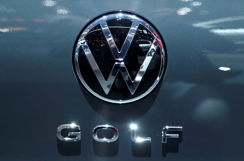 &copy; Reuters. FILE PHOTO: The logo of German carmaker Volkswagen is seen on a new Golf car at Brussels Motor Show