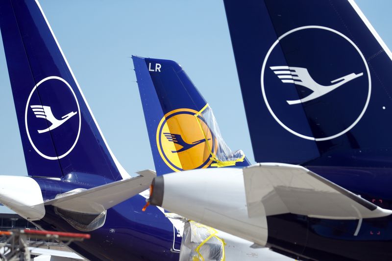 © Reuters. FILE PHOTO: Lufthansa aircraft parked on tarmac in Germany