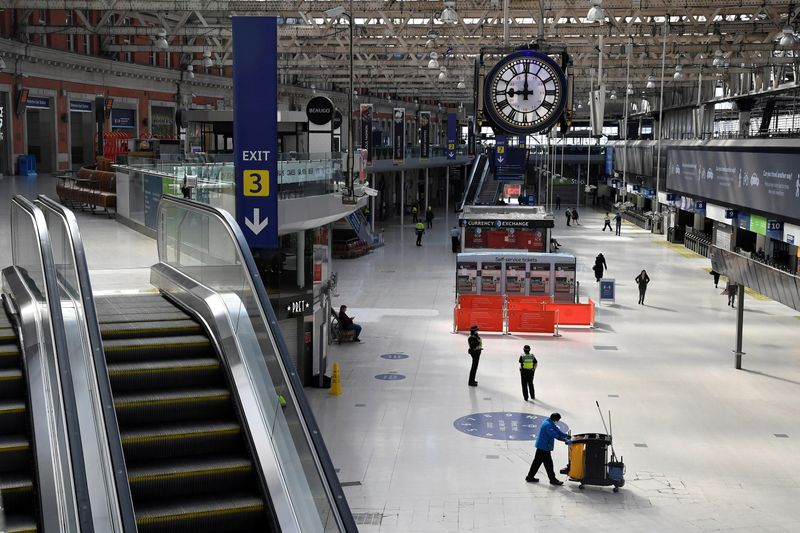 © Reuters. FILE PHOTO: Outbreak of the coronavirus disease (COVID-19) in London