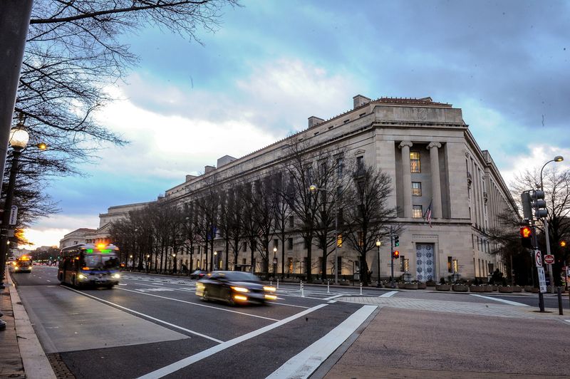 &copy; Reuters. FILE PHOTO: The U.S. Department of Justice building is bathed in morning light at sunrise in Washington