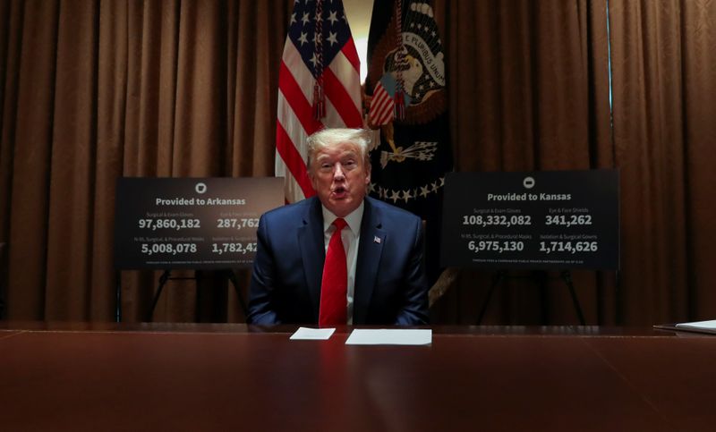 &copy; Reuters. FILE PHOTO:  U.S. President Trump holds coronavirus response meeting with Governors Hutchison and Kelly at the White House in Washington