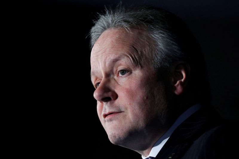 &copy; Reuters. FILE PHOTO: Bank of Canada Governor Stephen Poloz gives an economic progress report during a speech in Toronto