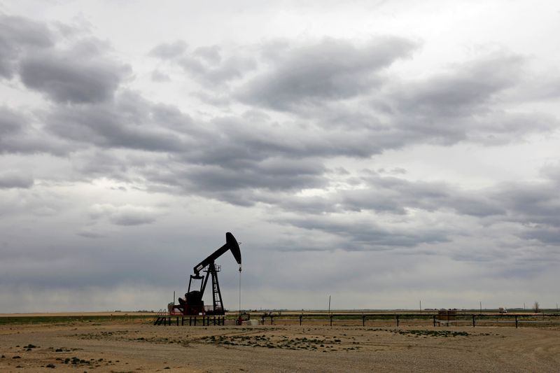 &copy; Reuters. FILE PHOTO: A TORC Oil &amp; Gas pump jack near Granum