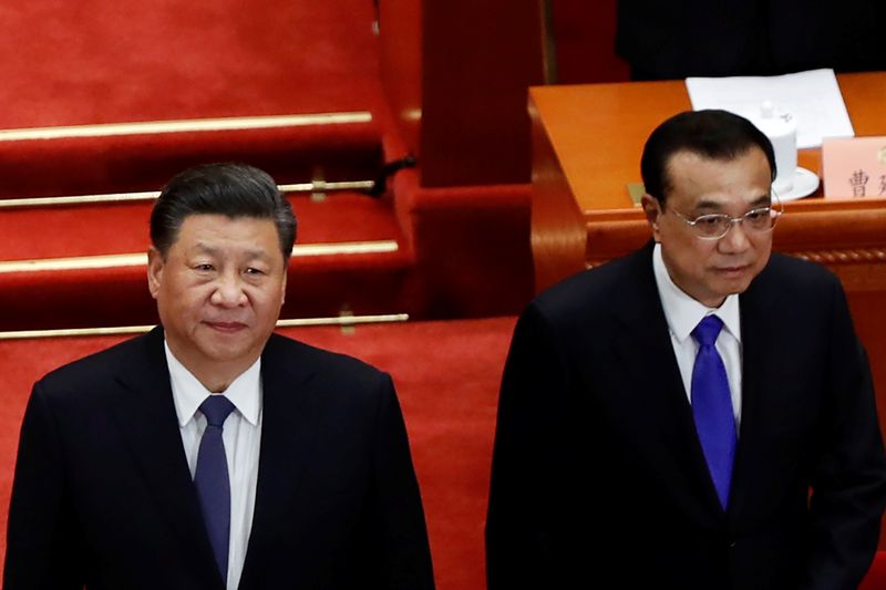 &copy; Reuters. FILE PHOTO: Chinese President Xi Jinping and Premier Li Keqiang arrive for the opening session of CPPCC in Beijing