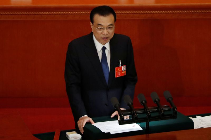 © Reuters. FILE PHOTO: Chinese Premier Li Keqiang delivers a speech at the opening session of NPC in Beijing