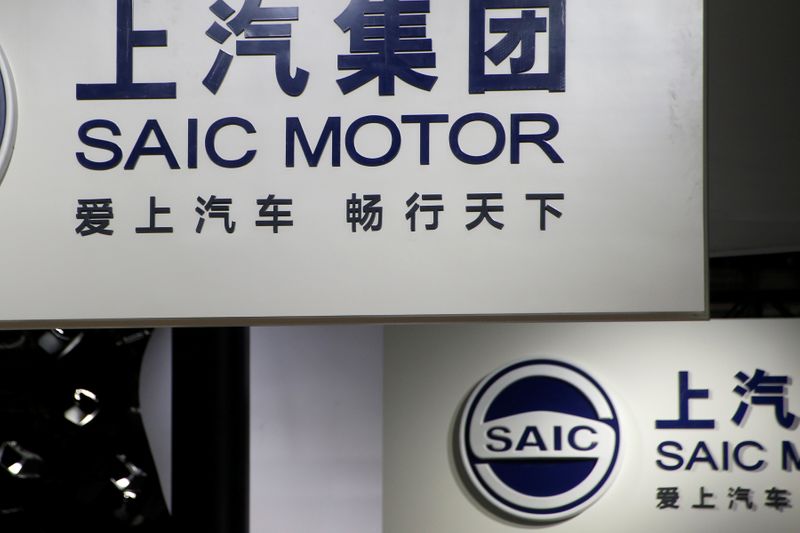 &copy; Reuters. SAIC Motor Corp&apos;s logos are pictured at its booth during the Auto China 2016 auto show in Beijing